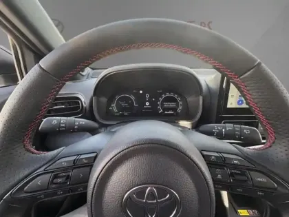 Photo 17 Toyota Yaris Hybride 1.5 HYBRID 130H GR SPORT Pack Techno