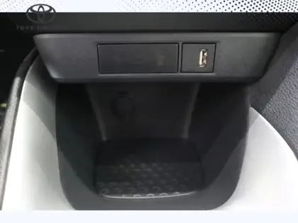 Photo 13 Toyota Yaris Hybride 116h Dynamic