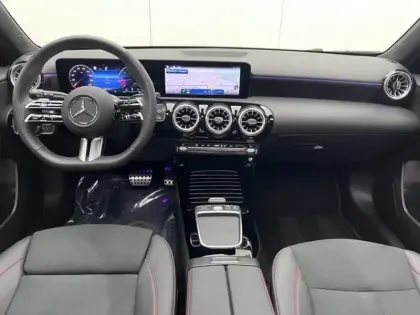 Photo 10 Mercedes Classe A 200 d AMG Line