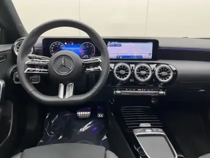 Photo 19 Mercedes Classe A 200 d AMG Line