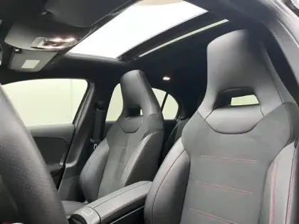 Photo 15 Mercedes Classe A 200 d AMG Line