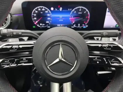 Photo 17 Mercedes Classe A 200 d AMG Line