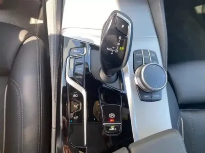 Photo 12 BMW Serie 5 Série 5 530eA xDrive 292ch M Sport Steptronic