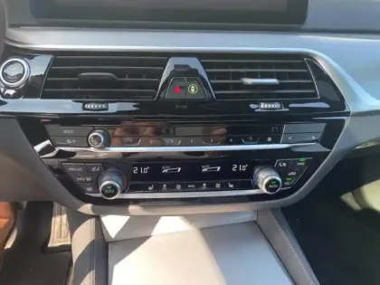 Photo 11 BMW Serie 5 Série 5 530eA xDrive 292ch M Sport Steptronic