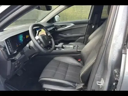 Photo 7 Renault Austral  1.2 E-Tech full hybrid 200ch Iconic- 24