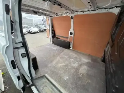 Photo 10 Ford Custom Gén. II Ph1 Trend 1