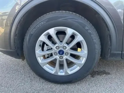 Photo 8 Ford Kuga  2.5 Duratec 190ch FHEV E85 Titanium BVA