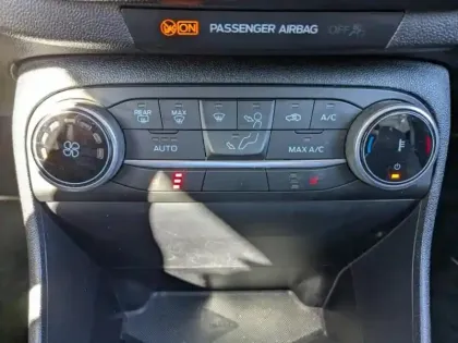 Photo 14 Ford Fiesta Gén. V Ph2 Titanium X 5