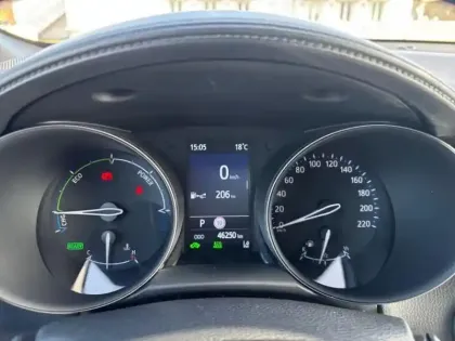 Photo 10 Toyota C-HR  1.8 Hybride 122ch Design Ultimate E-CVT