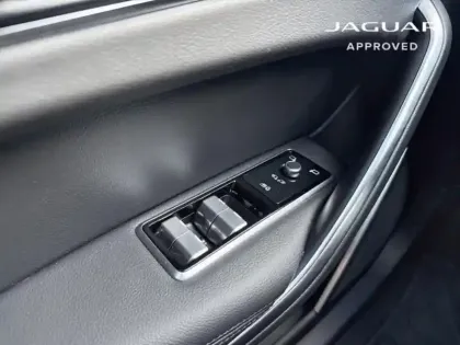 Photo 12 Jaguar F-Pace  P400e Plug-in-Hybrid R-Dynamic S BVA8 AWD