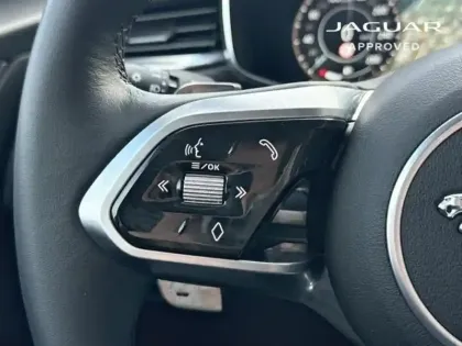 Photo 14 Jaguar F-Pace  P400e Plug-in-Hybrid R-Dynamic S BVA8 AWD