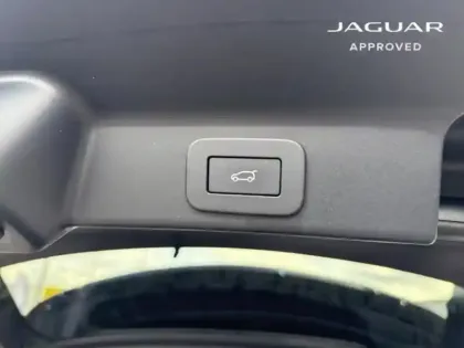 Photo 11 Jaguar F-Pace  P400e Plug-in-Hybrid R-Dynamic S BVA8 AWD