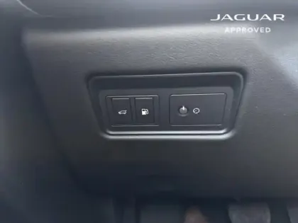 Photo 13 Jaguar F-Pace  P400e Plug-in-Hybrid R-Dynamic S BVA8 AWD