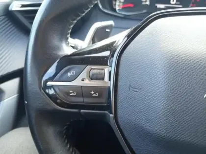 Photo 12 Peugeot 2008  1.2 PureTech 130ch S&S Allure EAT8