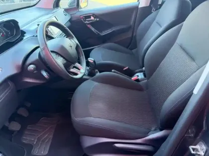 Photo 13 Peugeot 208  1.2 Essence 82ch E6.c Signature 5p