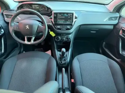 Photo 8 Peugeot 208  1.2 Essence 82ch E6.c Signature 5p