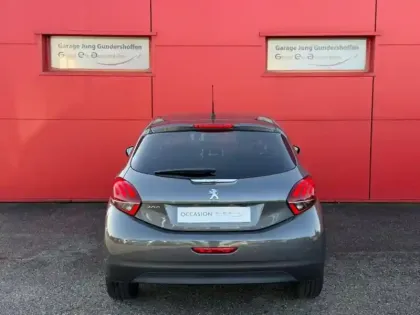 Photo 5 Peugeot 208  1.2 Essence 82ch E6.c Signature 5p