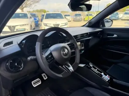 Photo 7 Alfa Romeo Junior  1.2 Ibrida 145ch Intensa e-DCT6