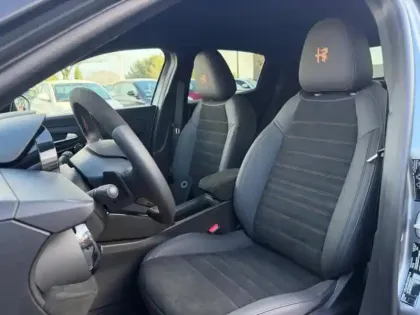 Photo 8 Alfa Romeo Junior  1.2 Ibrida 145ch Intensa e-DCT6