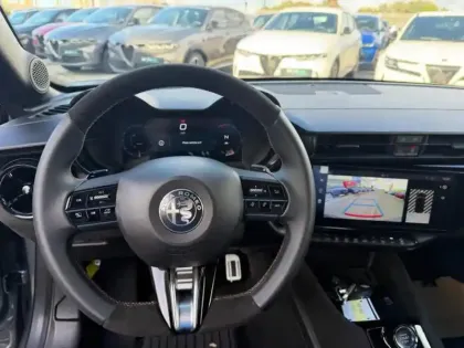 Photo 9 Alfa Romeo Junior  1.2 Ibrida 145ch Intensa e-DCT6