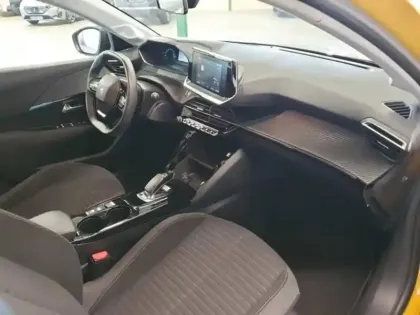 Photo 14 Peugeot 208  e- 136ch Style