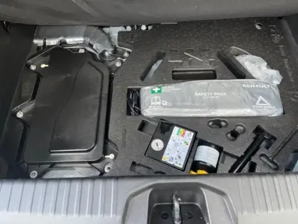 Photo 10 Renault Clio  1.6 E-Tech 140ch Intens