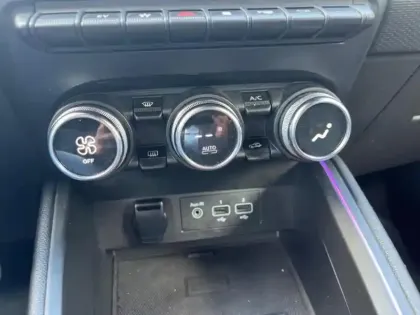 Photo 15 Renault Clio  1.6 E-Tech 140ch Intens