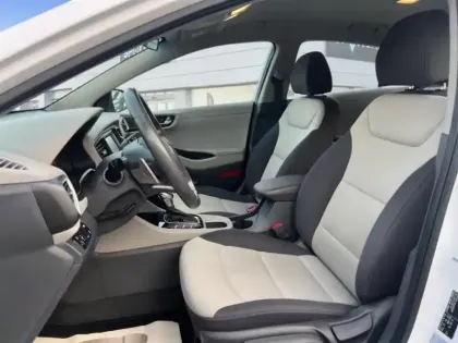 Photo 8 Hyundai Ioniq  Plug-in 141ch Executive