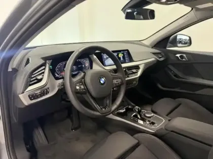 Photo 5 BMW Serie 1 Série 1 116iA 109ch Business Design DKG7