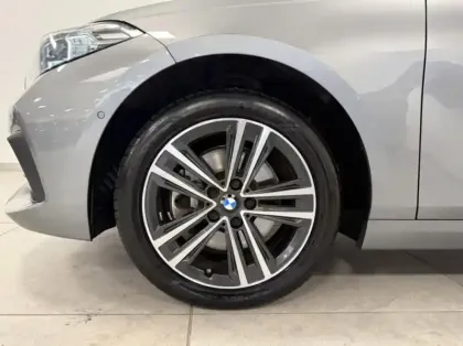 Photo 8 BMW Serie 1 Série 1 116iA 109ch Business Design DKG7