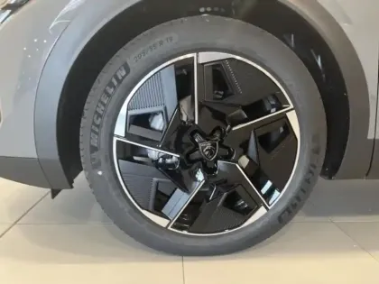 Photo 8 Peugeot 408  Hybrid 145ch GT e-DCS6