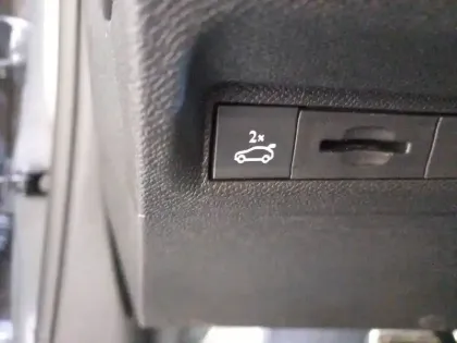 Photo 29 Peugeot 308  SW BlueHDi 130ch S&S EAT8