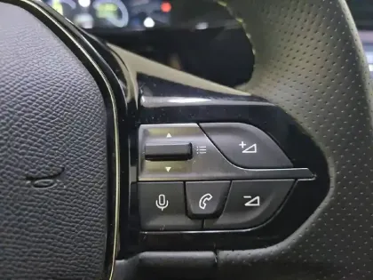 Photo 61 Peugeot 308  BlueHDi 130ch S&S EAT8