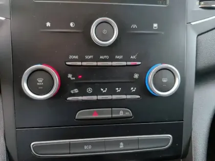 Photo 18 Renault Megane Mégane IV Berline dCi 90 Energy