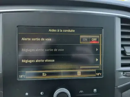 Photo 21 Renault Megane Mégane IV Berline dCi 90 Energy