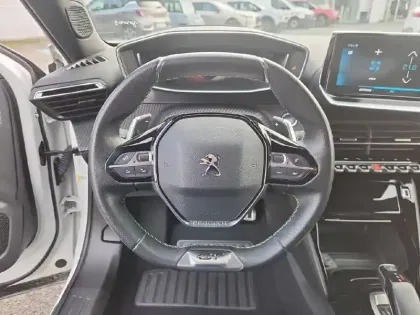 Photo 8 Peugeot 2008  BlueHDi 130 S&S EAT8