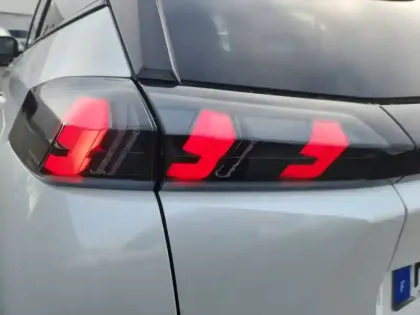 Photo 37 Peugeot 2008  BlueHDi 130 S&S EAT8