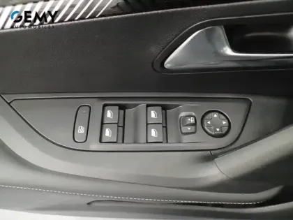 Photo 41 Peugeot 2008  Hybrid 145 e-DCS6