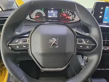 Photo 8 Peugeot 208  PureTech 75 S&S BVM5