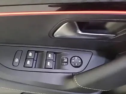 Photo 30 Peugeot 2008  Electrique 136 ch