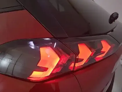 Photo 16 Peugeot 2008  Electrique 136 ch