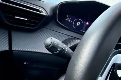 Photo 65 Peugeot 208  100 S&S BVM6