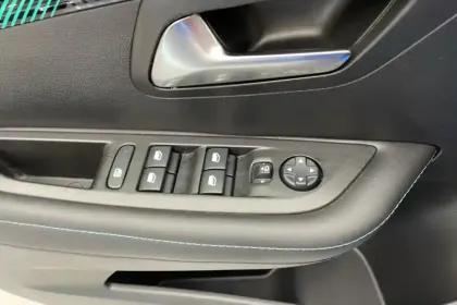 Photo 161 Peugeot 208  PureTech 130 S&S EAT8