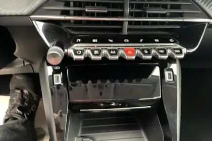 Photo 101 Peugeot 208  PureTech 130 S&S EAT8