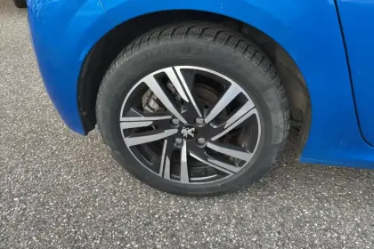 Photo 48 Peugeot 208  PureTech 100 S&S BVM6