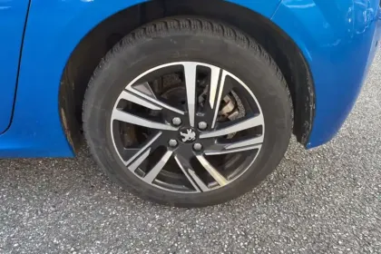 Photo 80 Peugeot 208  PureTech 100 S&S BVM6