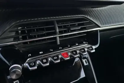 Photo 67 Peugeot 208  PureTech 100 S&S BVM6