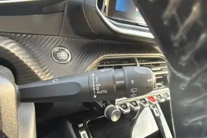 Photo 88 Peugeot 208  PureTech 100 S&S BVM6