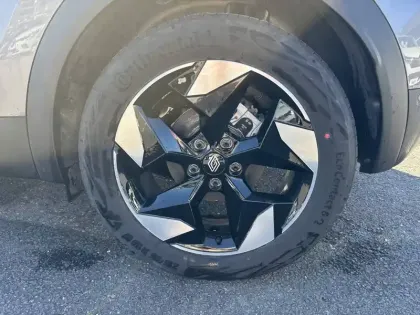 Photo 12 Renault Captur  E-Tech full hybrid 145 ch