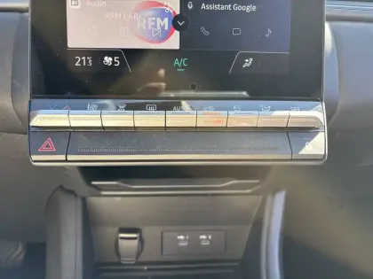 Photo 35 Renault Captur  E-Tech full hybrid 145 ch